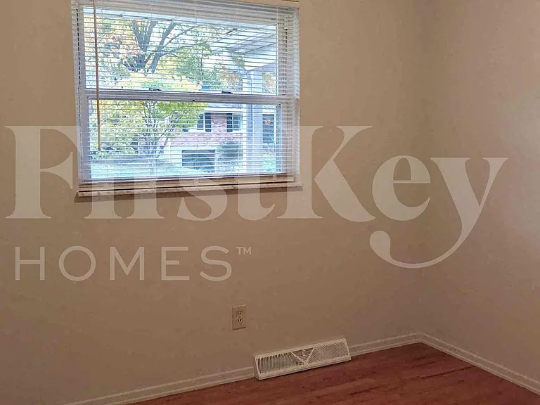 1222 Meadowbright Ln — Photo 14