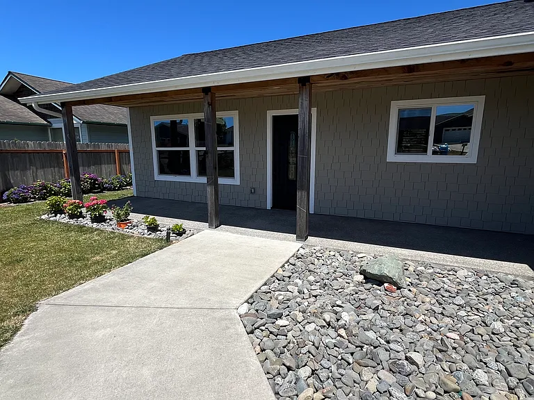 220 Longiflorum Ln — Photo 2