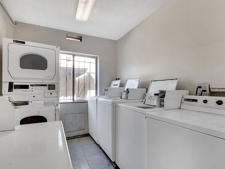 3227 Altura Ave #3 — Photo 15