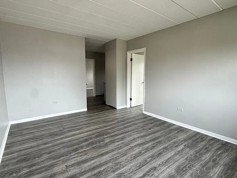 33rd Ave Apartments — Photo 6