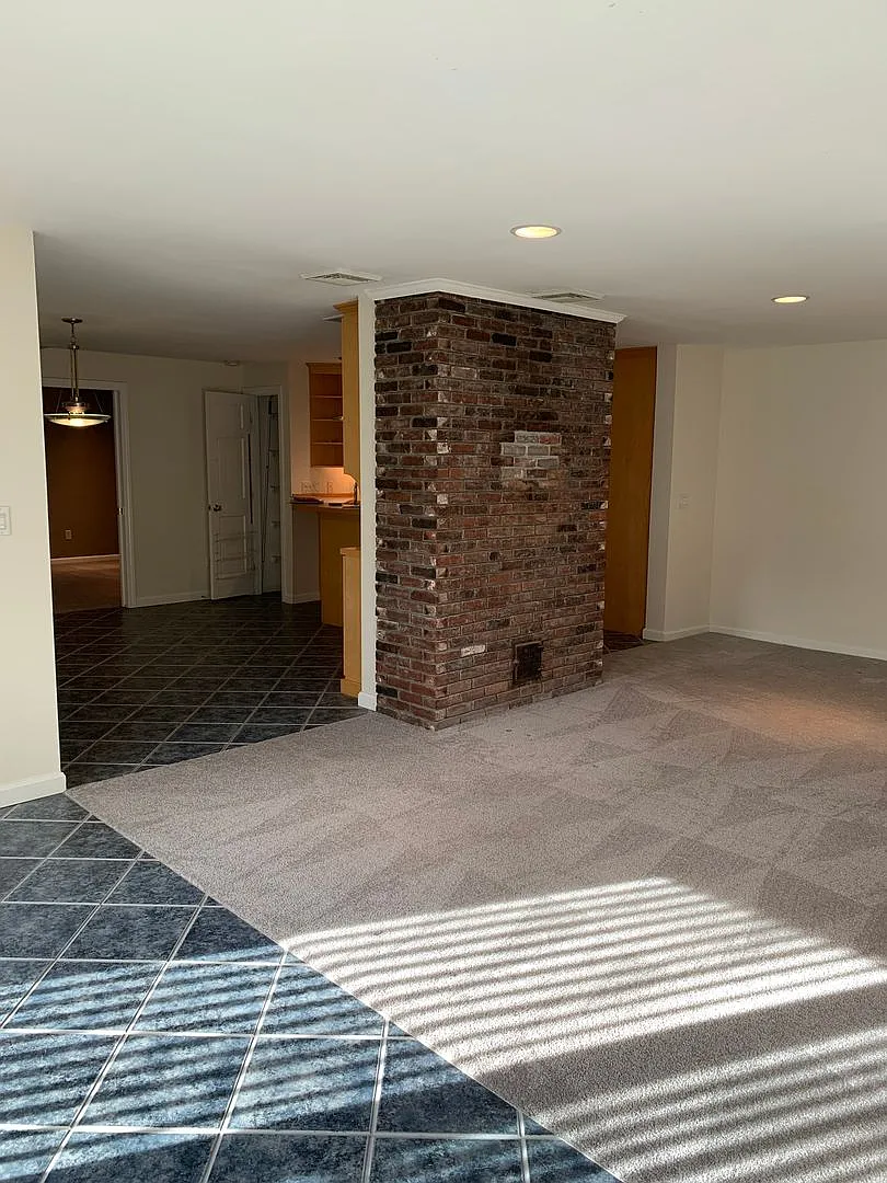 Unique One-Level Living in Desirable Londonderry Neighborhood, 3 Bed, 2 Bath — Photo 4