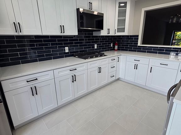 2nd image of 949 Bancroft Pl