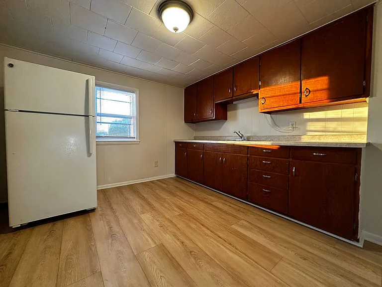 160 Gruenwald Ave — Photo 3