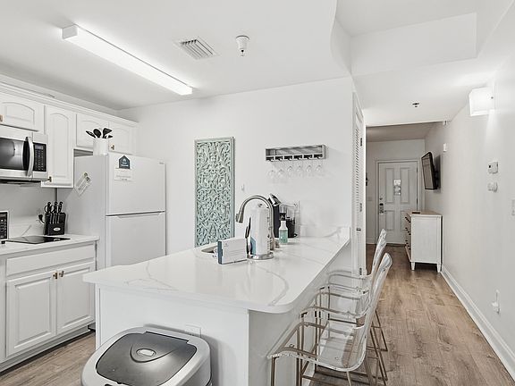 5th image of 114 Carillon Market St #205