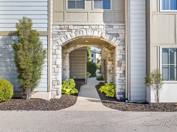 2005 Celadon Dr NE #5, Grand Rapids, MI 49525