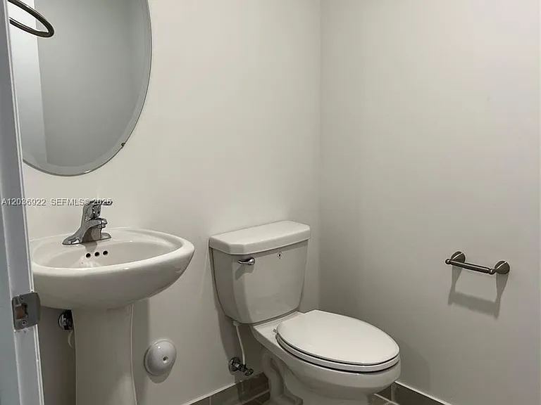 1120 SE 26th Ter #1120 — Photo 16