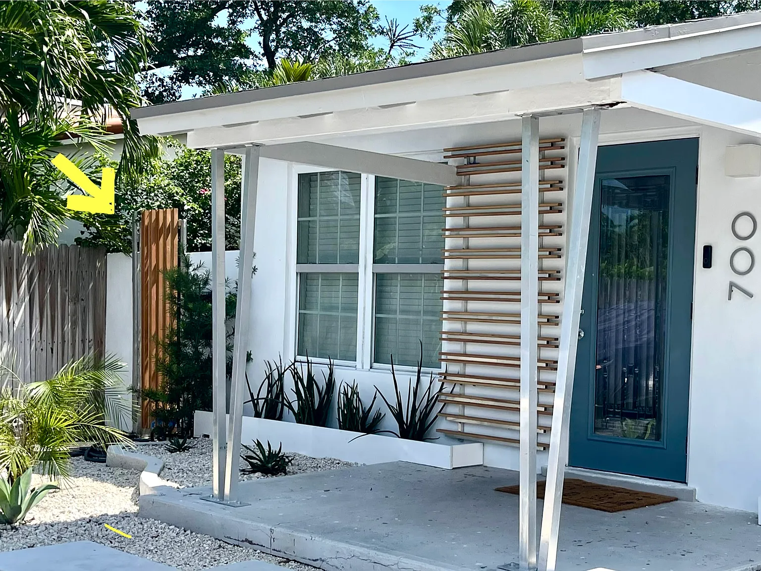 700 NE 14th Pl — Photo 3