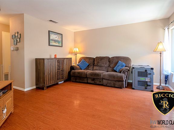 2nd image of 175 N Via Colinas