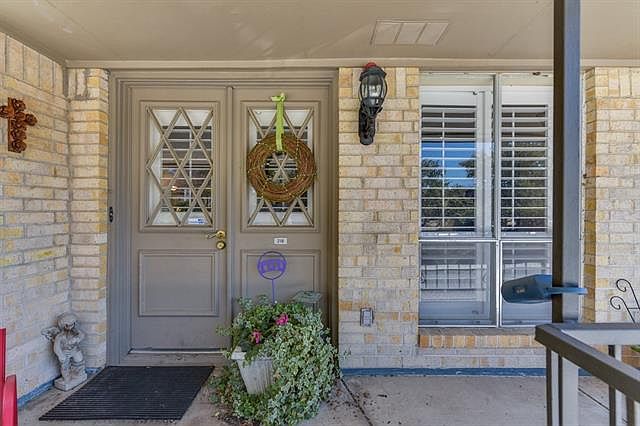 1st image of 4320 Bellaire Dr S APT 218