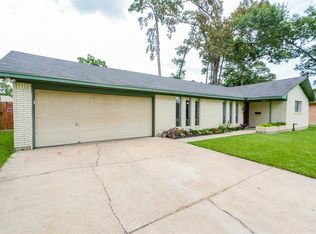 212 Oak Hollow St, Conroe, TX 77301