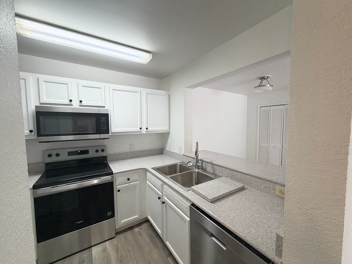 3705 SW 27th Street — Photo 4