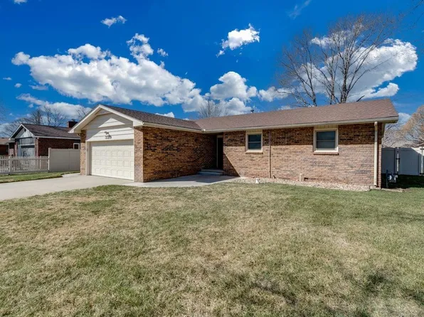 3319 Nutmeg Ln, Hutchinson, KS 67502