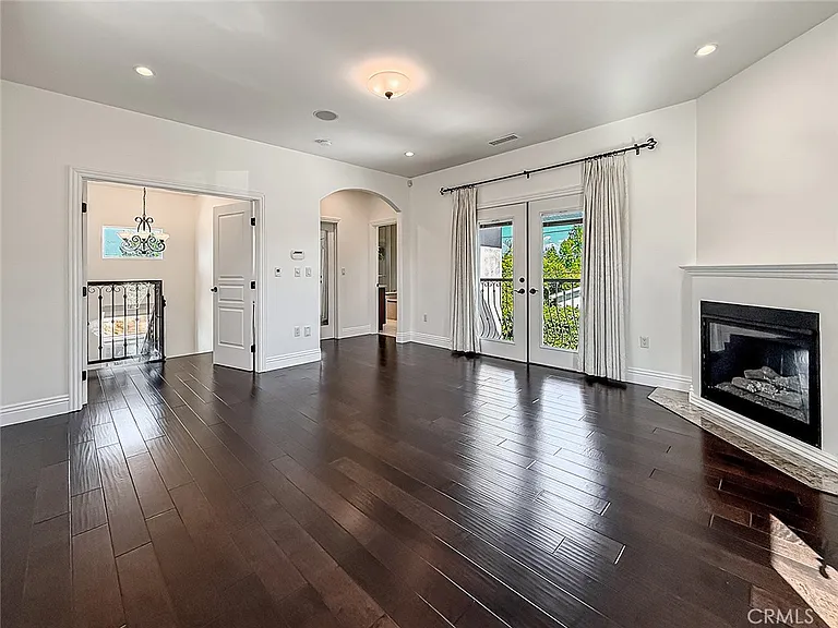 5960 Balcom Ave — Photo 31