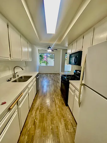 14411 Riverside Dr #10 Photo 1
