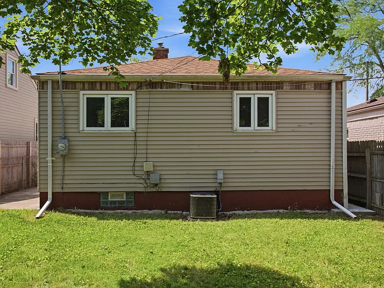 1663 Wilson Ave — Photo 22
