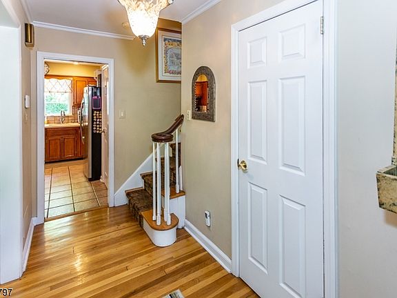 3rd image of 6 Oxford Dr
