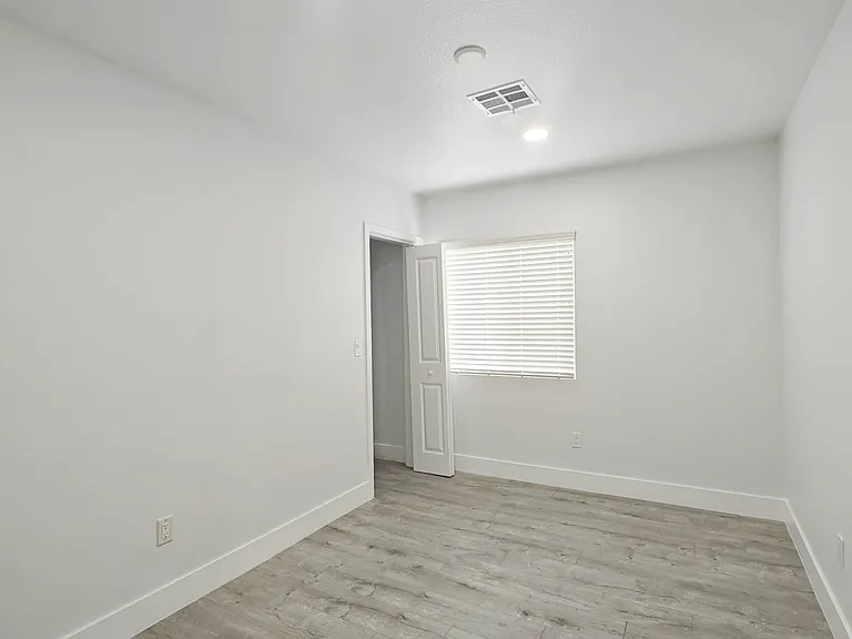 1626 Riverside Dr — Photo 15