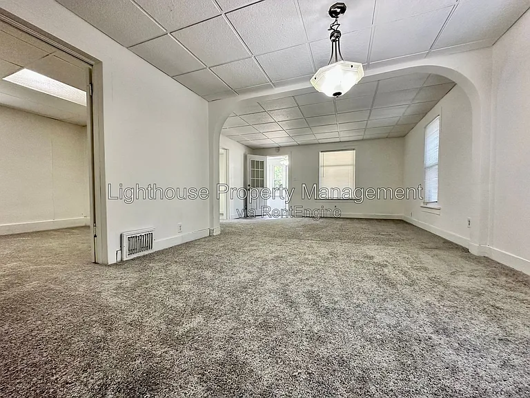 2528 Hoyt St — Photo 6