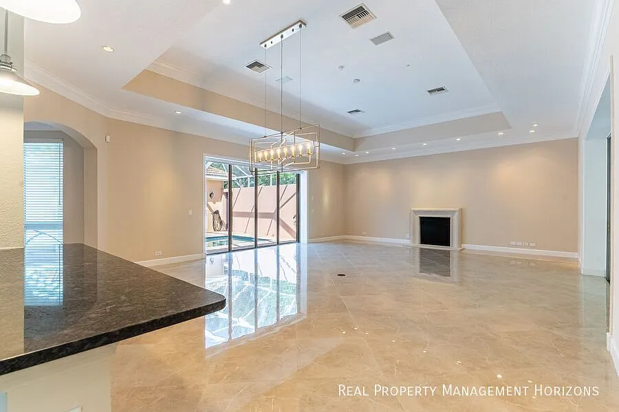 Stunning Unfurnished, Pet-Friendly 3-Bed, 3.5-Bath Pool Home in the coveted community of Universi... — Photo 3
