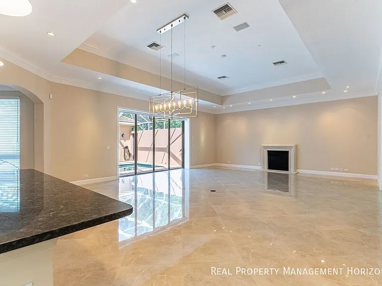 6914 Stanhope Pl — Photo 3