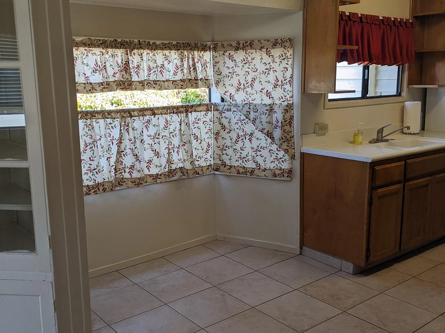 3 bed, 1300 sqft, $2,750 — Photo 4