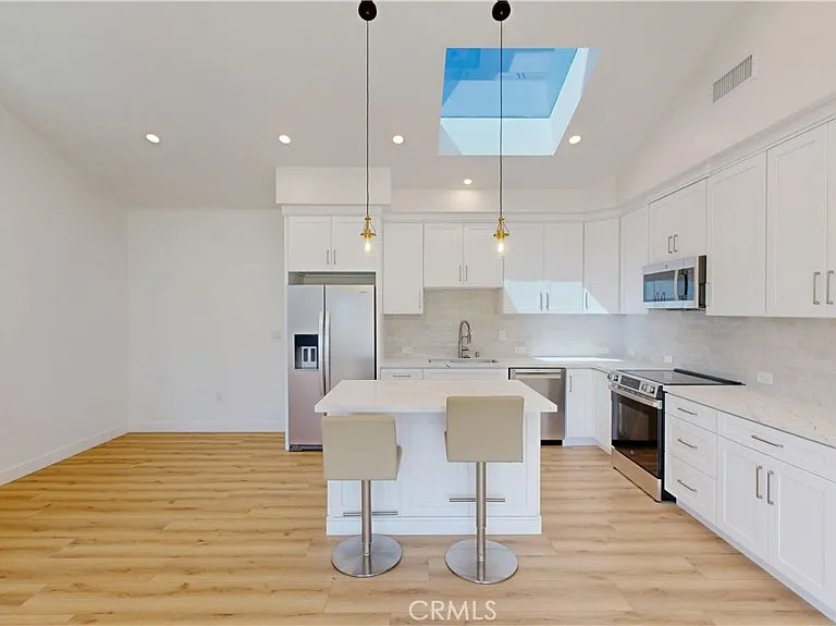 363 Flower St #B — Photo 4