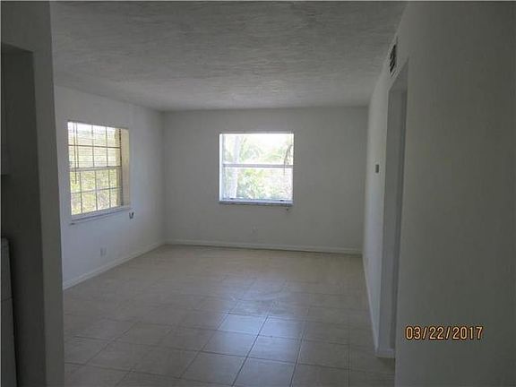 5th image of 737 NE 7th Ave APT 7