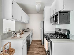 Magnolia, Sherman Oaks, CA 91423