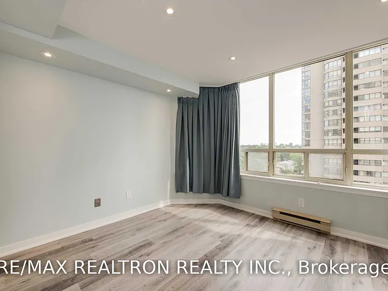 30 Greenfield Ave #905 — Photo 15