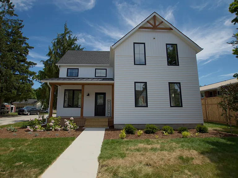 430 Greenfield St — Photo 1