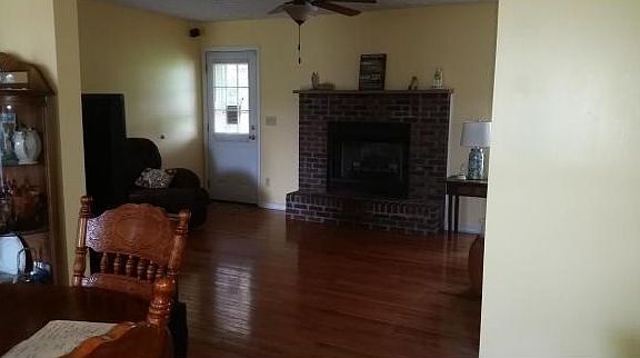 Living Room wFireplace