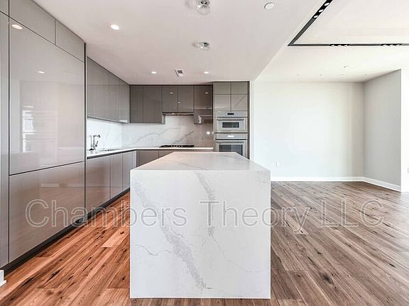 4th image of 1781 N Pierce St #1604