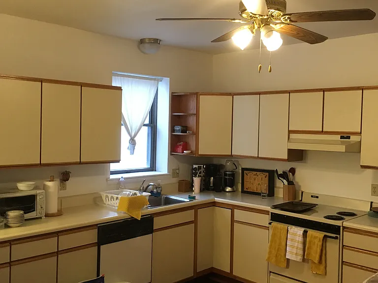 671 Ferry St — Photo 8