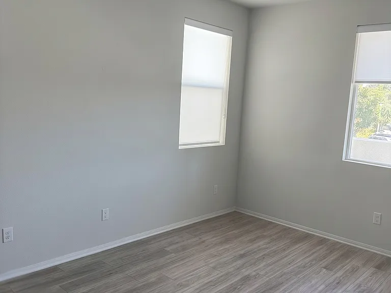 211 N Vincent Ave — Photo 12