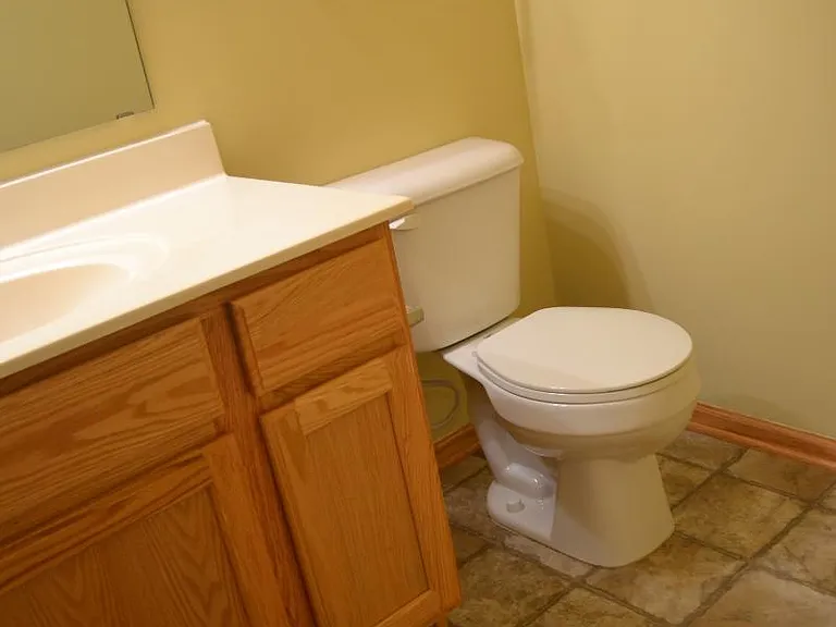 6105 Maclynn Ave NE — Photo 7
