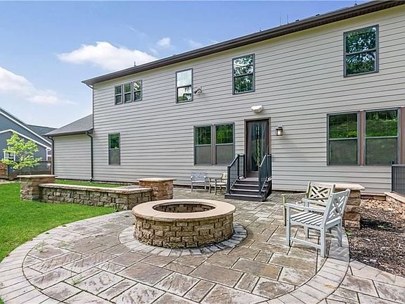4th image of 5194 Hampton Place Dr