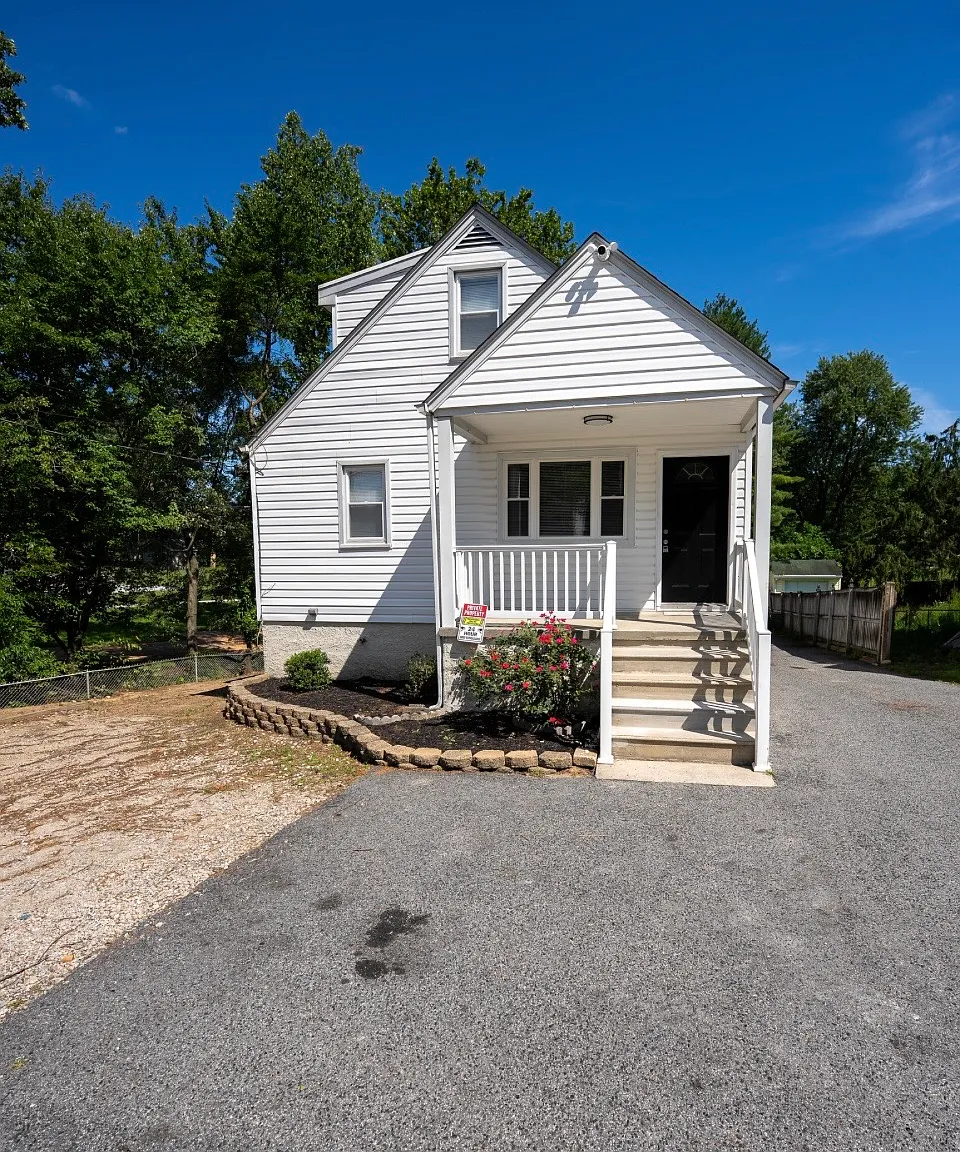 4 bed, 1224 sqft, $2,200 — Photo 3