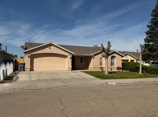 13802 3rd St, Parlier, CA 93648