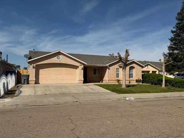 13802 3rd St, Parlier, CA 93648