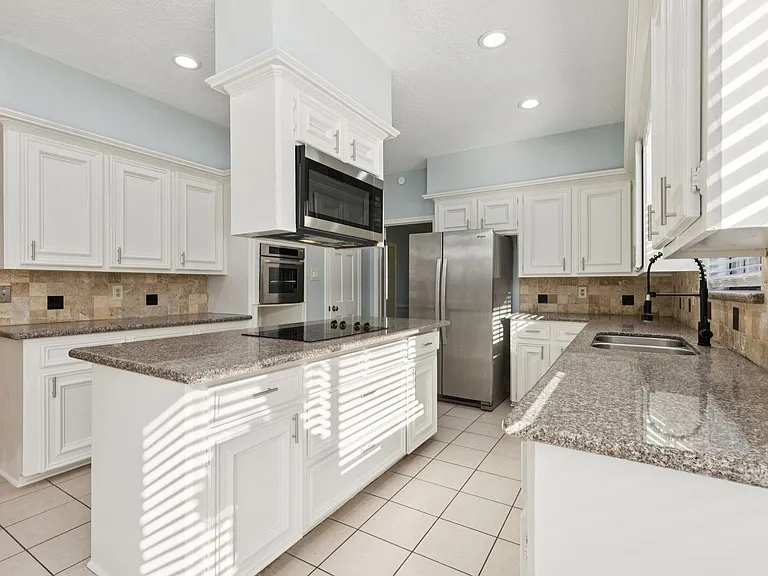 14819 Walbrook Dr — Photo 8