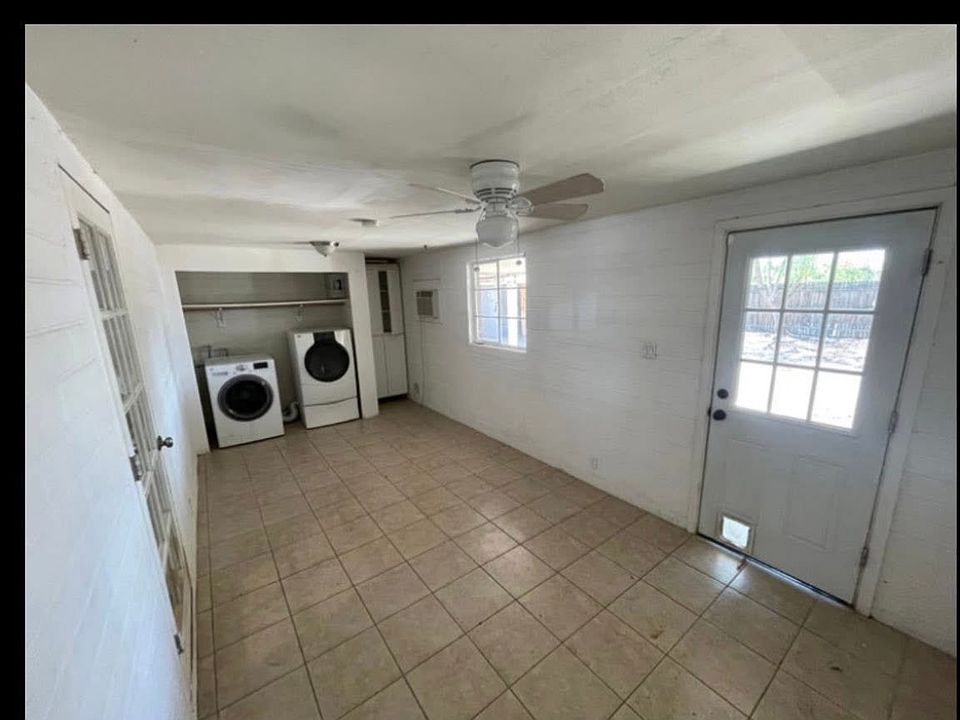 1st image of 512 N Ironwood Dr