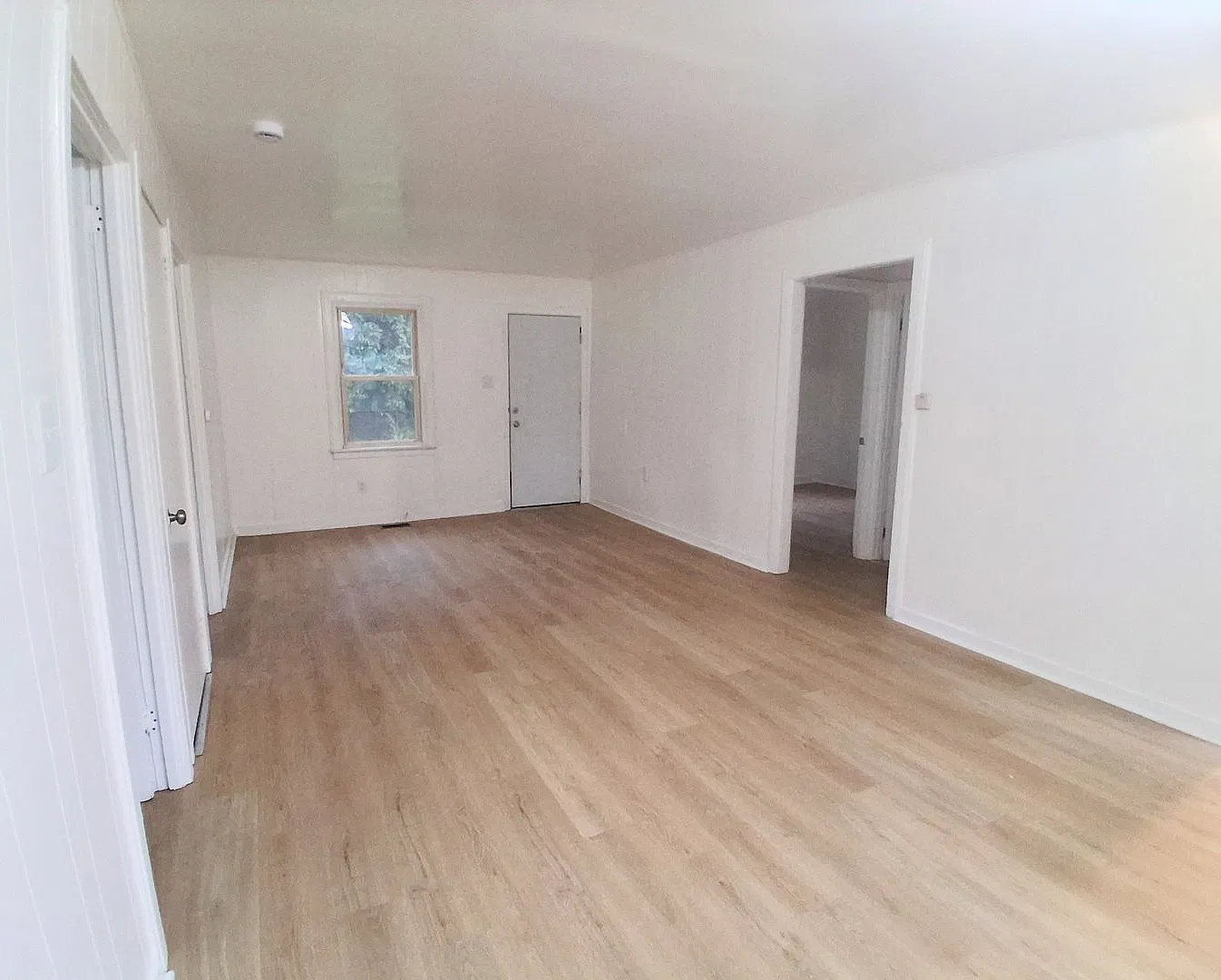 Charming Ranch Home For Rent In Upper Deerfield $1800 — Photo 3