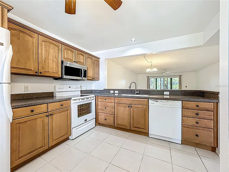434 Palm Tree Dr #434 — Photo 10