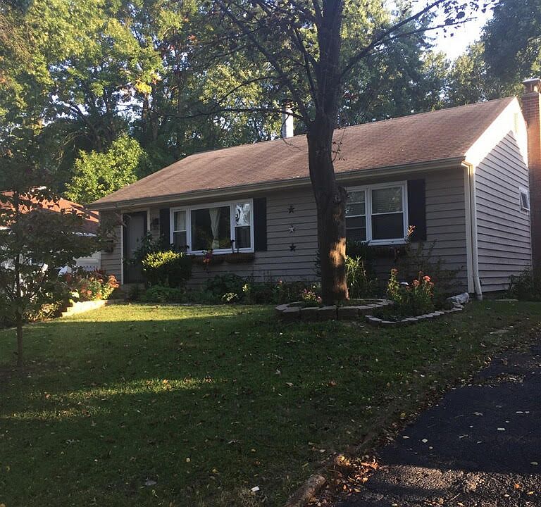 1st image of 848 Queen Anne Pl