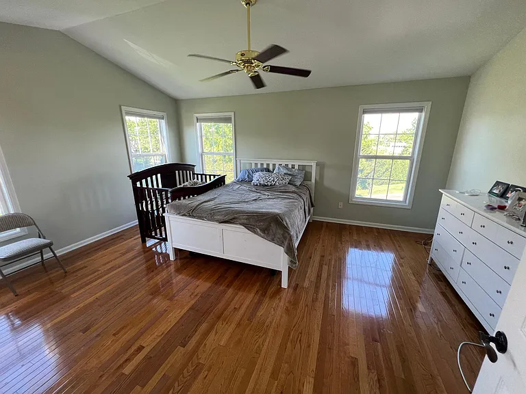 555 Coventry Dr — Photo 33