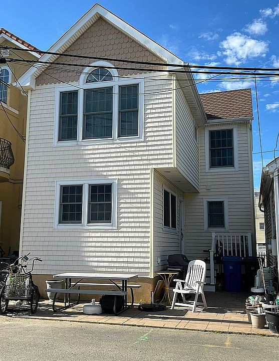 1st image of 46 W Rutherford Ln