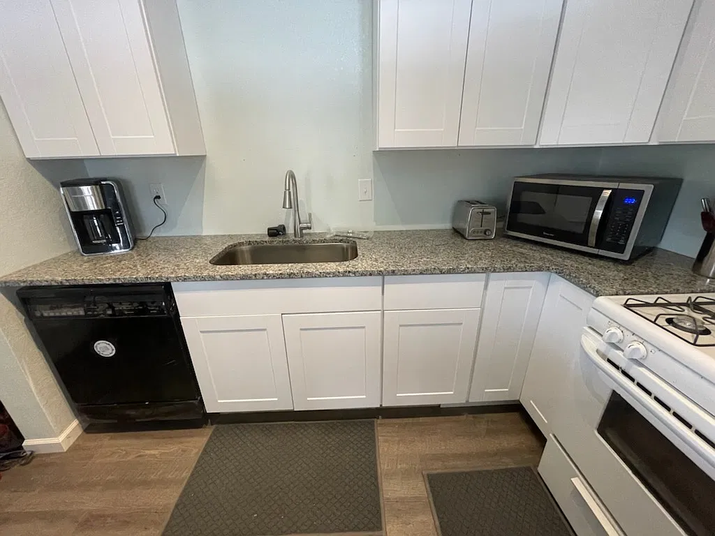 3 bed, 1300 sqft, $1,650 — Photo 1