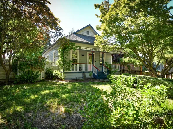 909 Wright Street, Santa Rosa, CA 95404