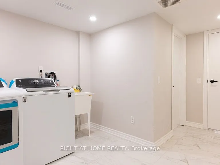 6 Bellvare Cres — Photo 21