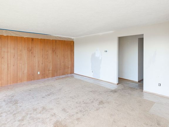 3rd image of 633/635 W Glass Ave
